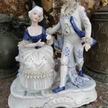 'בחייך, תסגור את הצווארון, אתה נראה כמו חשפן'