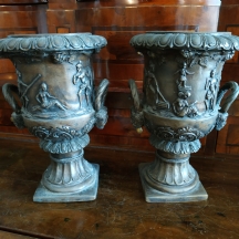 זוג אגרטלי ברונזה בדגם 'Campana Vase'