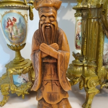 פסל סיני ישן בדמות חכם סיני