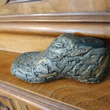 פריט ייחודי ונדיר לאספנים (milagro) - נעל עץ לילד מהמאה ה-17 או ה-18