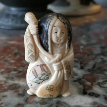 פסלון שנהב סיני מגולף ביד