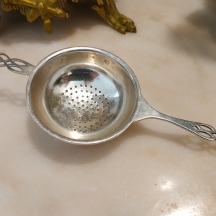 מסננת תה אנגלית עתיקה, עשויה כסף