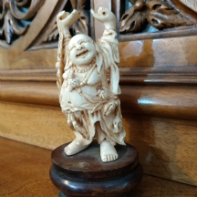 פסלון שנהב סיני בדמות בודהה