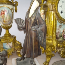 לוט של חמישה פריטים (פגמים לחלקם)