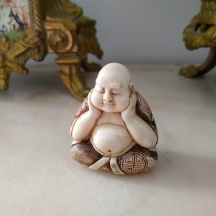 פסלון שנהב סיני עתיק ואיכותי במיוחד בדמות בודהה