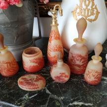 למביני דבר - סט טואלט ארט נובו לטיפוח, מתוצרת 'אמיל גאלה' (נדיר)