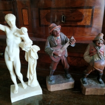 לוט של שלושה פסלונים