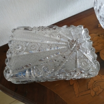קופסאת קריסטל ישנה ואיכותית ומכסה תואם