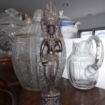 פסל יצוק בדמות האלה הבודהיסטית טרה (buddist godess tara