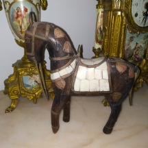 קישוט הודי ישן בדמות סוס