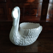 עציץ חרס איטלקי מעוצב בדמות ברבור לבן