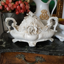 כלי חרס איטלקי ישן וגדול ומכסה תואם