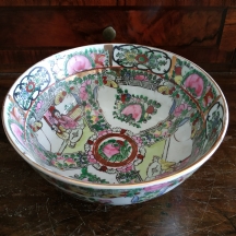 קערית פורצלן סינית מעוטרת