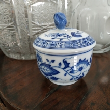 כלי פורצלן גרמני מתוצרת: 'הוטשנרוייטר' (Hutschenreuther) לסוכר