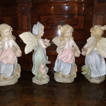 לוט של ארבעה פסלי פיות