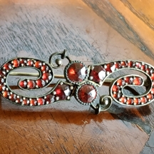 סיכה הונגרית עתיקה משובצת אבני גרנט (גארנט) 'Garnet' מלוטשות