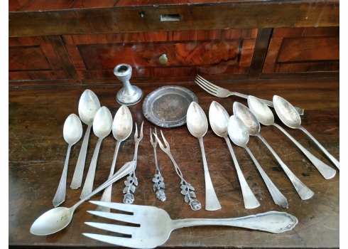 לוט של פרטי כסף ישנים שונים מדגמים וסוגים שונים, כולם עשויים כסף