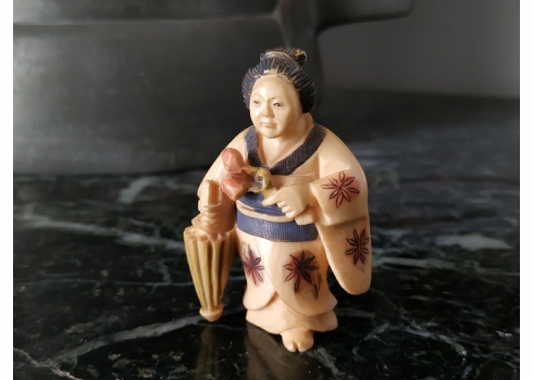 נטסקה שנהב יפני עתיק עשוי שן פיל מגולף בעבודת יד