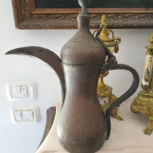 קנקן קפה (פינג'אן) איסלאמי עתיק גדול ומאסיבי, מהמאה ה-19