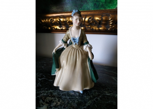 פסלון פורצלן אנגלי איכותי מתוצרת: 'Royal Doulton'