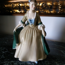 פסלון פורצלן אנגלי איכותי מתוצרת: 'Royal Doulton'
