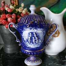 כלי חרס איטלקי, מתוצרת 'קאפו דימונטה' (Capodimonte)