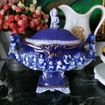כלי חרס איטלקי, מתוצרת 'קאפו דימונטה' (Capodimonte)