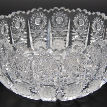 קערה ישנה עשויה קריסטל