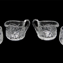 לוט של ארבעה כלי קריסטל.