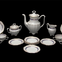 סט לקפה עשוי פורצלן, תוצרת פולין. מעוטר בפס כחול ועיטורי זהב