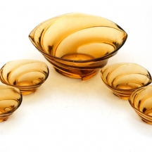 סט רטרו עשוי זכוכית של קערת הגשה ושש קעריות