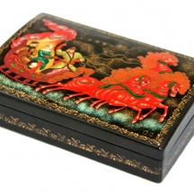 קופסת 'פלך' רוסית מצוירת ביד