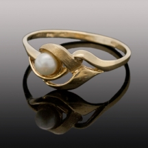טבעת זהב ישנה משובצת פנינה