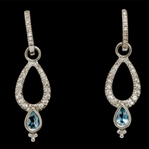 זוג עגילי זהב משובצים בלו טופז וזירקונים