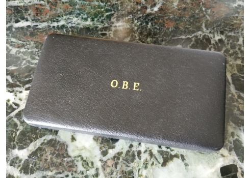מדליה אנגלית (O.B.E  - שזה: 'Officer of the British Empire OBE Military'
