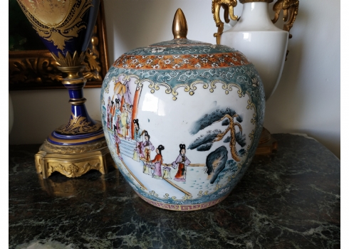 כד ג'ינג'ר סיני (chinese ginger jar) ישן ומכסה תואם, עשויים חרסינה מעוטרת