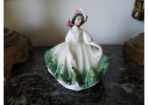 פסלון פורצלן אנגלי מתוצרת: 'דולטון' (Royal Doulton), צביעת יד, חתומה