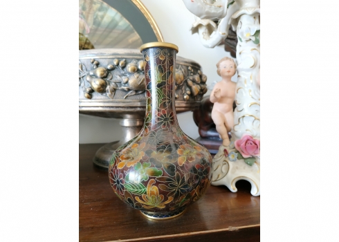 כד קלואזונה (Cloisonne) סיני ישן, עשוי פליז ומעוטר באמייל