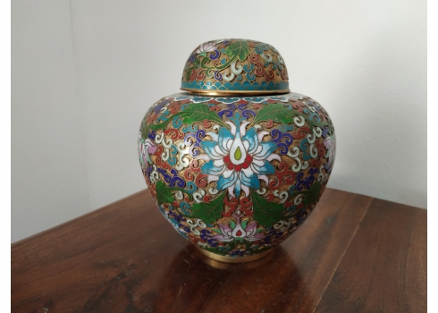 כד קלואזונה (Cloisonné) סיני ישן ויפה ומכסה תואם