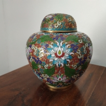 כד קלואזונה (Cloisonné) סיני ישן ויפה ומכסה תואם