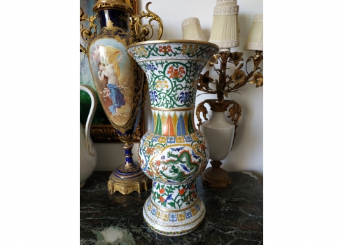 אגרטל קלואזונה (Cloisonne) סיני ישן ואיכותי עשוי פליז ומעוטר באמייל בדגם דרקונים