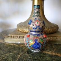 אגרטל קלואזונה (Cloisonné) סיני ישן מעוצב בצורת בקבוק כפול, עשוי פליז ואמייל
