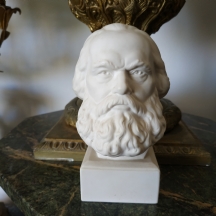 פסל ראש (Bust) מתוצרת: 'מייסן' (Meissen) בדמותו של קרל מרקס (Karl Marx)