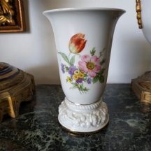 כד פורצלן גרמני איכותי מתוצרת חברת: 'רוזנטל' (Rosenthal), מעוטר בהדפס פרחוני