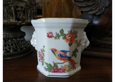 עציץ פורצלן גרמני קטן (Cache Pot), מעוטר וחתום