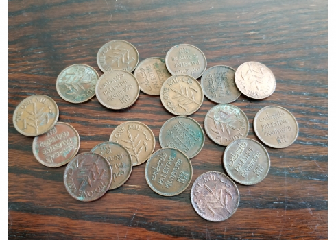 לוט של 19 מטבעות ישנים של 2 מיל, מהשנים: 1927, 1941, 1939, 1942, 1943 ו-1944.