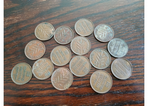 לוט של 15 מטבעות ישנים של 2 מיל מהשנים: 1941, 1942 ו-1927.