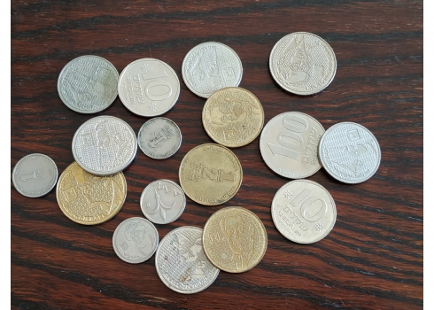 לוט של 17 מטבעות ישנים עם דיוקנאות של אישים ידועים כגון: הרצל, רוטשילד, הרמב"ם