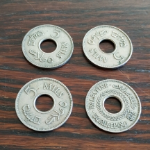לוט של 4 מטבעות ישנים של 5 מיל משנת 1935.