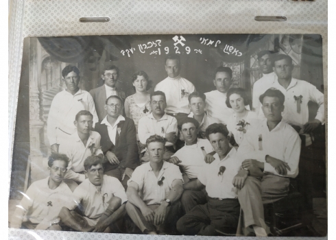 אלבום ובו לוט של עשרות גלויות וצילומים ישנים ועתיקים